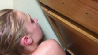 Зажал подружку у стены
