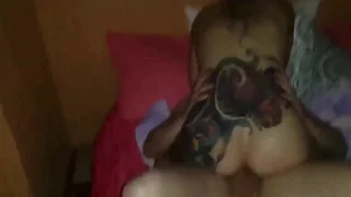Разнообразный секс татуированной пары